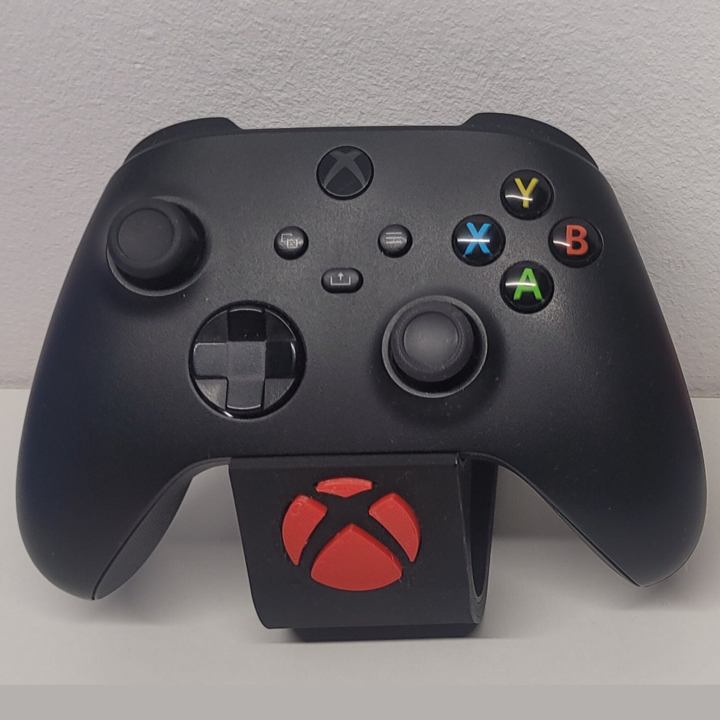 Soporte stand expositor mando Xbox one/series. Envíos a todo el mundo
