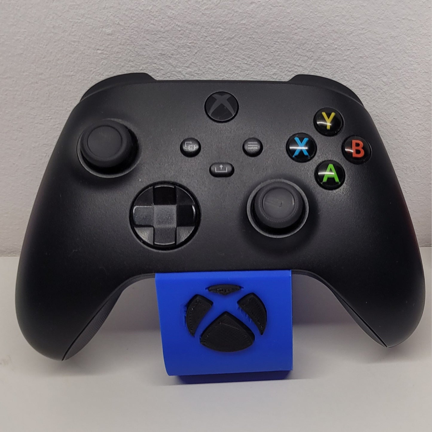 Soporte stand expositor mando Xbox one/series. Envíos a todo el mundo