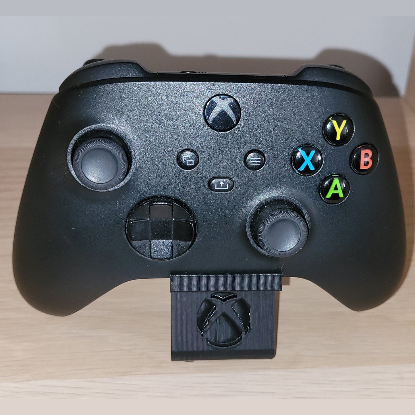 Soporte stand expositor mando Xbox one/series. Envíos desde España