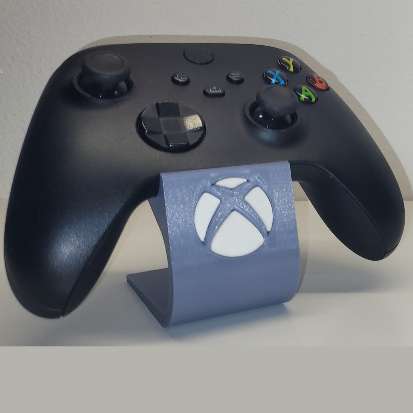 Soporte stand expositor mando Xbox one/series. Envíos a todo el mundo