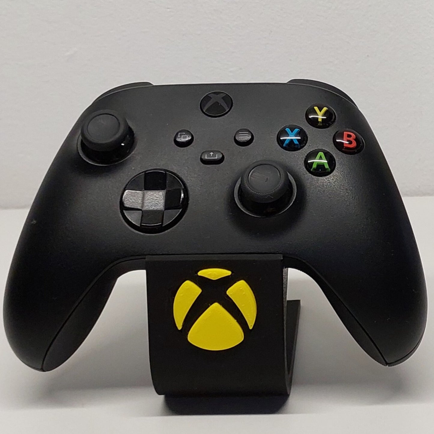 Soporte stand expositor mando Xbox one/series. Envíos a todo el mundo