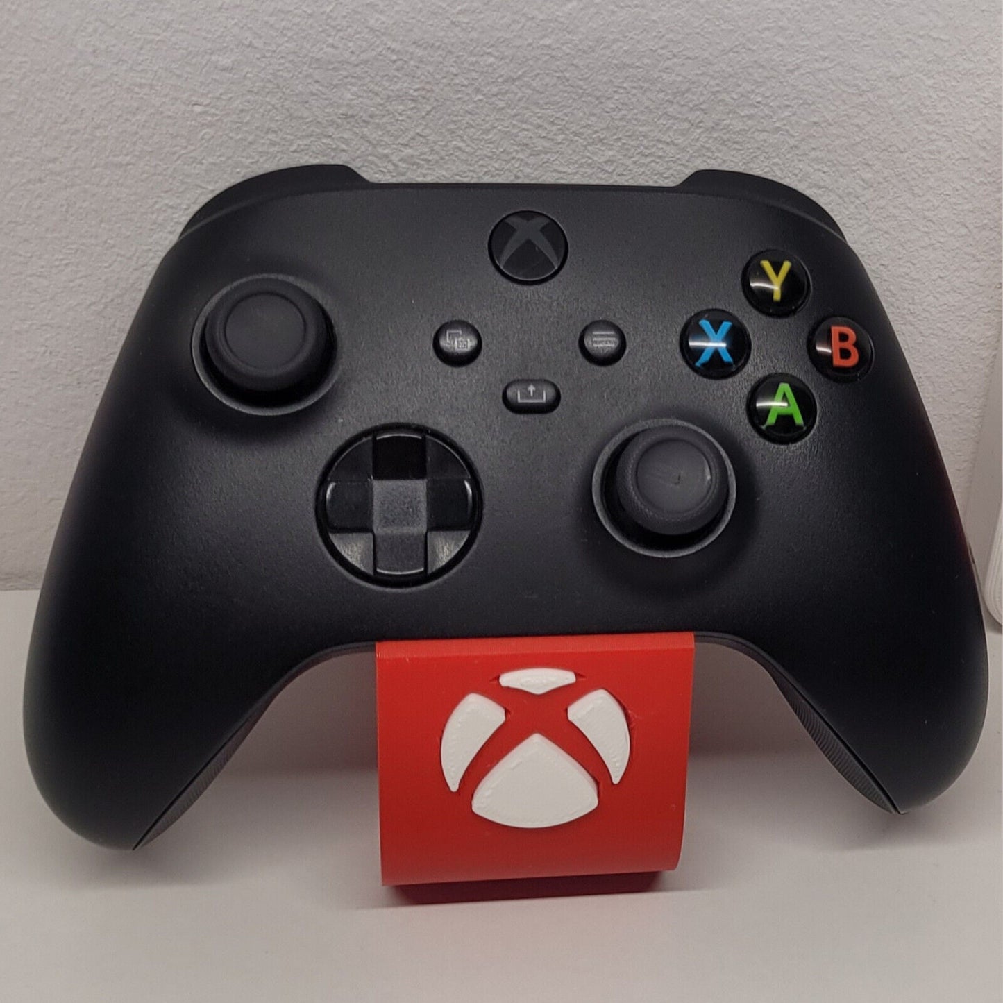 Soporte stand expositor mando Xbox one/series. Envíos a todo el mundo