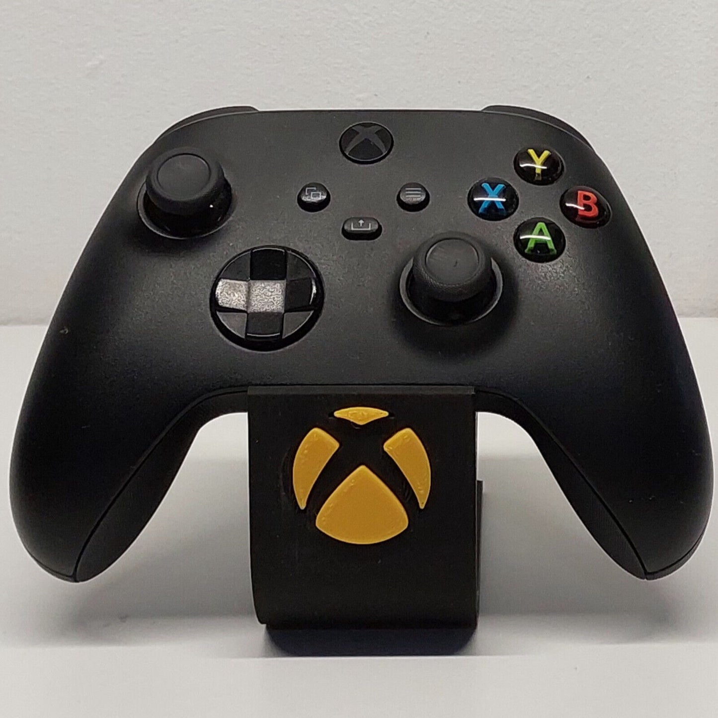 Soporte stand expositor mando Xbox one/series. Envíos a todo el mundo